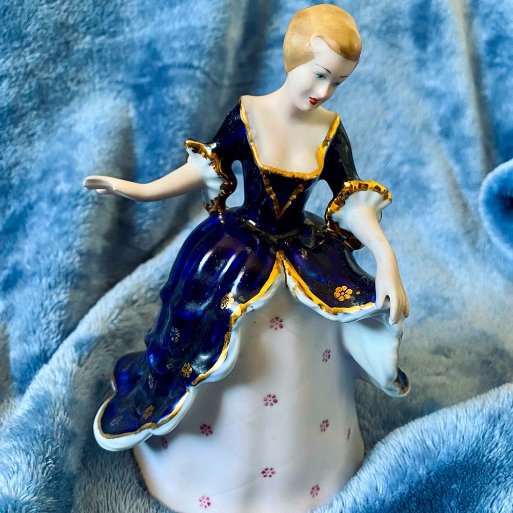 Fine Porcelain Figurine ARPO made in Romania